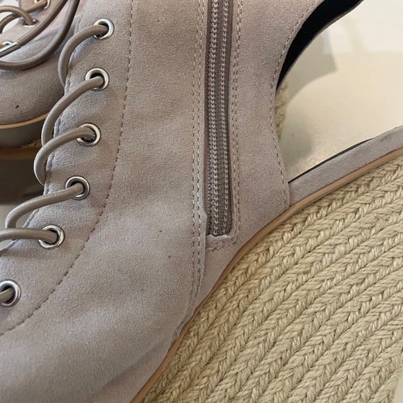 ☀️SALE☀️ REBECCA MINKOFF Elle Suede Lace-Up Open Toe Wedges. - Picture 5 of 7